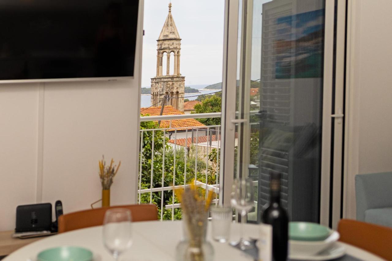 Jesliving Hvar - 2 Bedroom Elegant Apartment With Sea View In Historic Center Of ฮวาร์ ภายนอก รูปภาพ