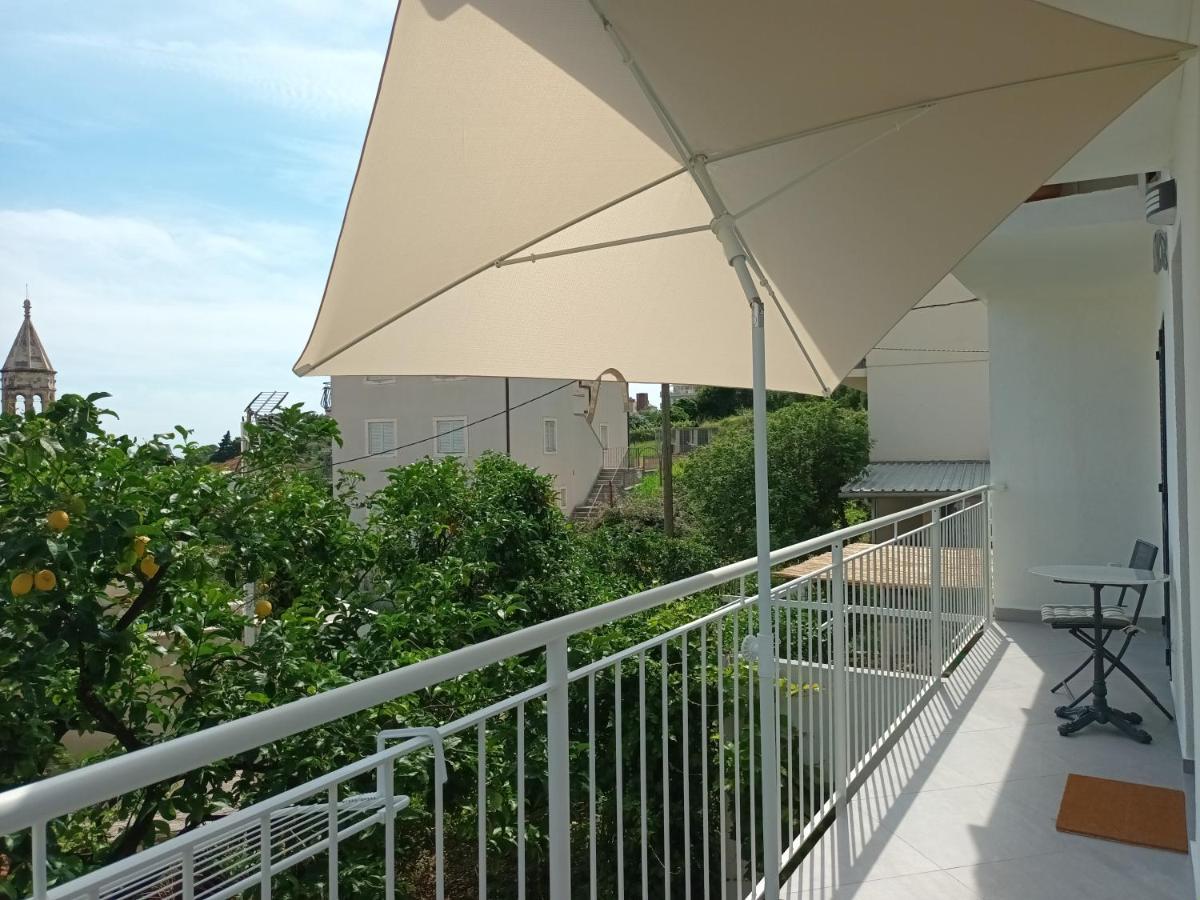 Jesliving Hvar - 2 Bedroom Elegant Apartment With Sea View In Historic Center Of ฮวาร์ ภายนอก รูปภาพ