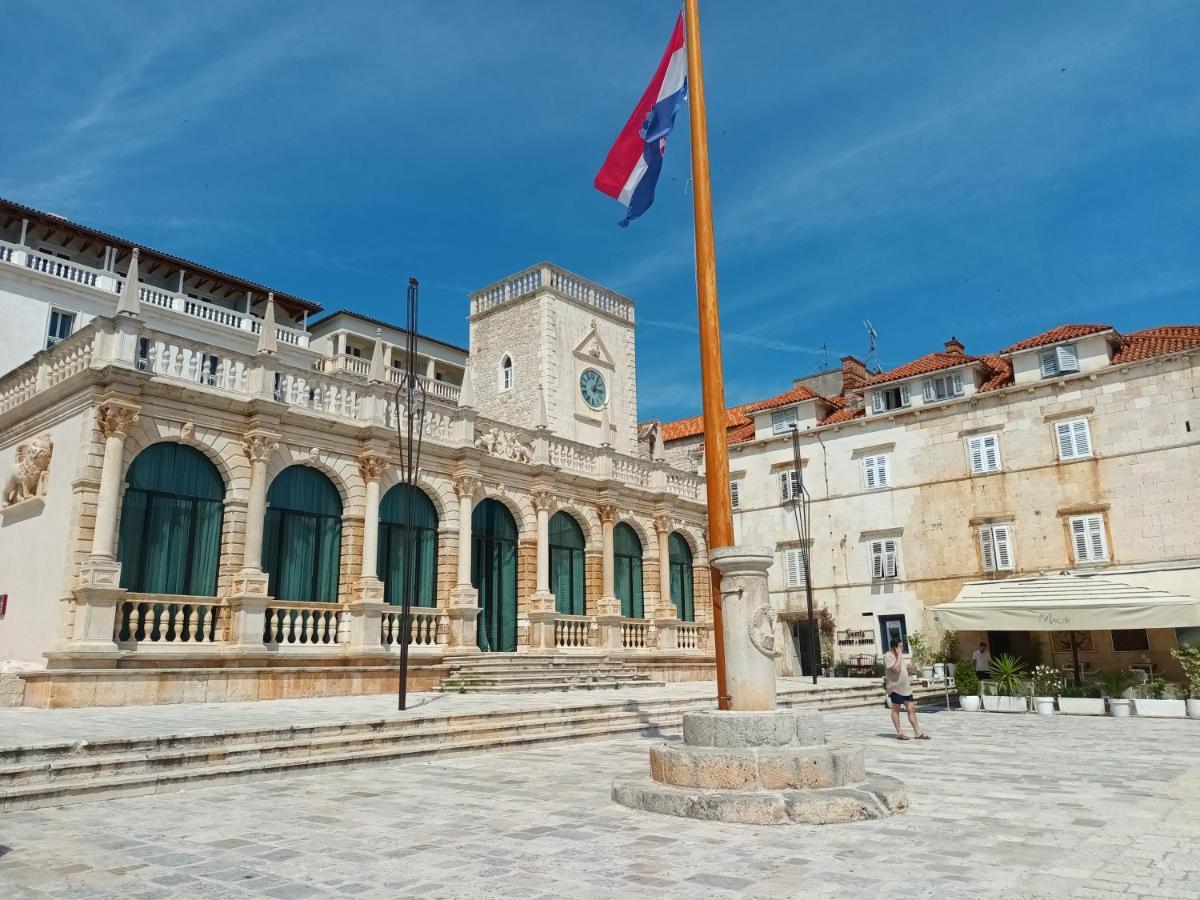 Jesliving Hvar - 2 Bedroom Elegant Apartment With Sea View In Historic Center Of ฮวาร์ ภายนอก รูปภาพ