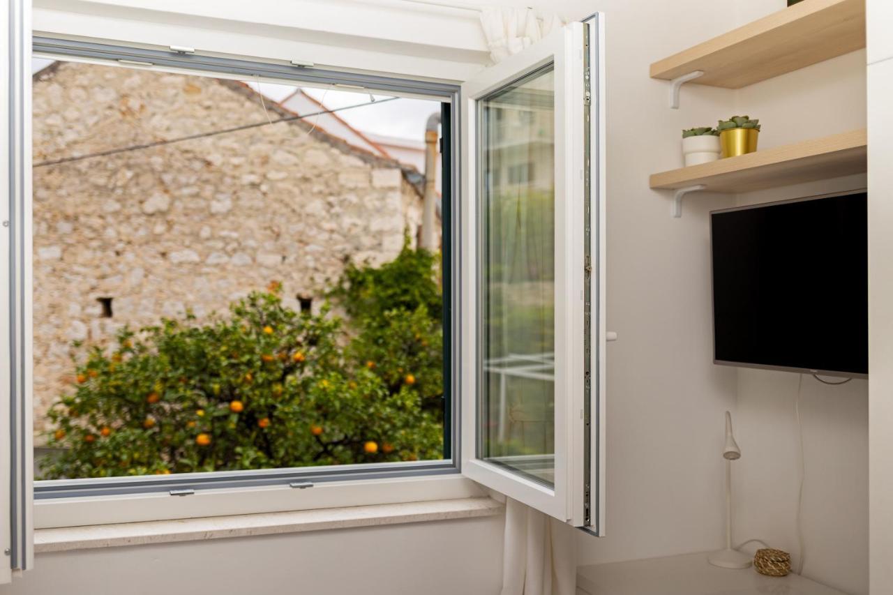 Jesliving Hvar - 2 Bedroom Elegant Apartment With Sea View In Historic Center Of ฮวาร์ ภายนอก รูปภาพ