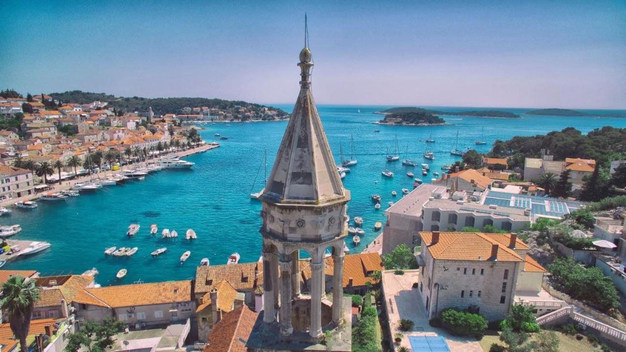 Jesliving Hvar - 2 Bedroom Elegant Apartment With Sea View In Historic Center Of ฮวาร์ ภายนอก รูปภาพ
