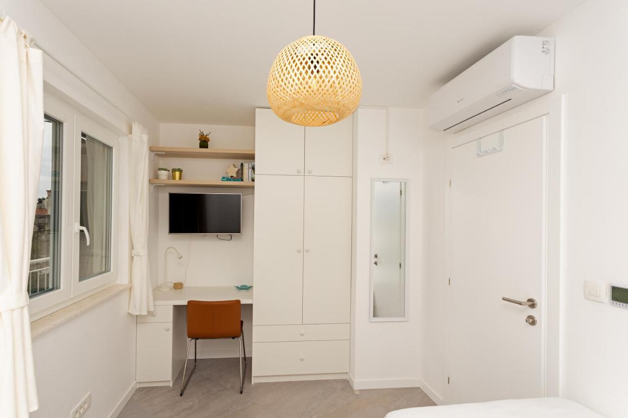 Jesliving Hvar - 2 Bedroom Elegant Apartment With Sea View In Historic Center Of ฮวาร์ ภายนอก รูปภาพ