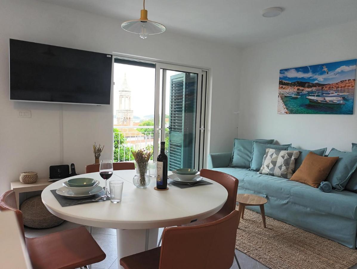 Jesliving Hvar - 2 Bedroom Elegant Apartment With Sea View In Historic Center Of ฮวาร์ ภายนอก รูปภาพ