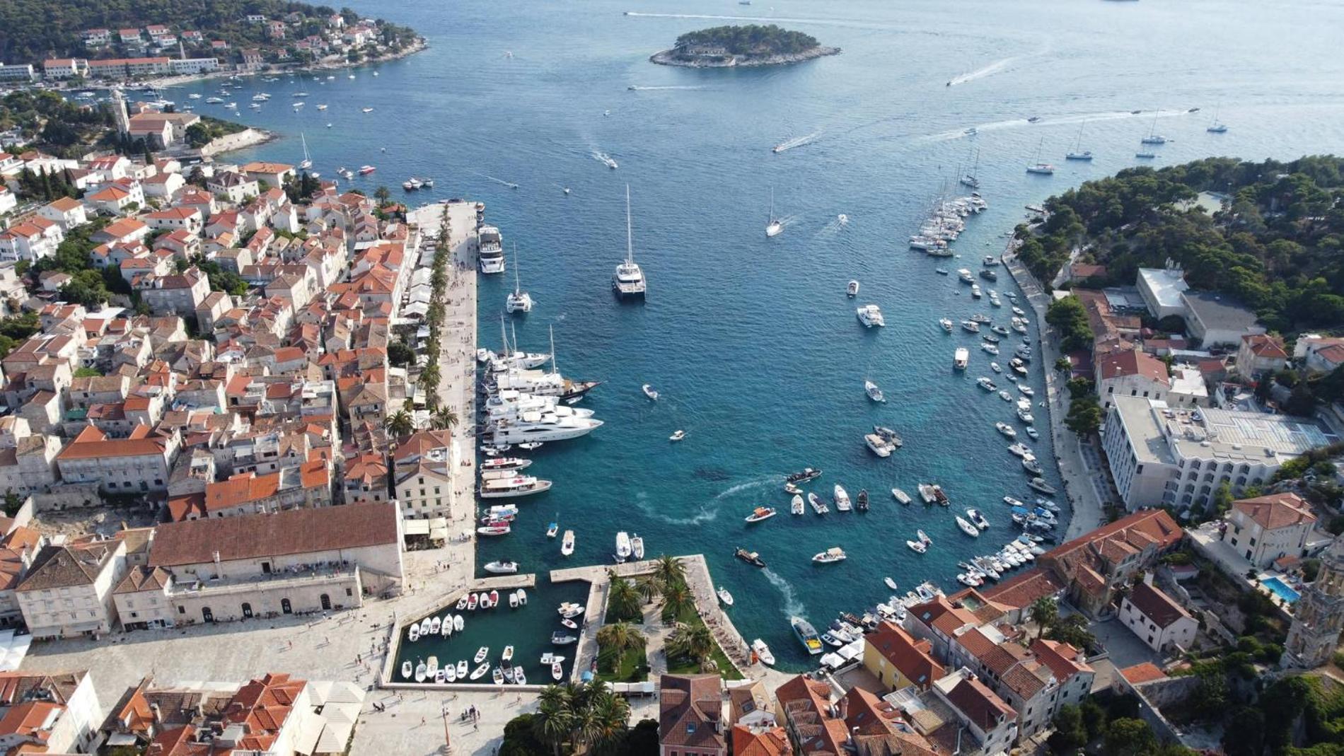 Jesliving Hvar - 2 Bedroom Elegant Apartment With Sea View In Historic Center Of ฮวาร์ ภายนอก รูปภาพ